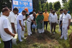 वाहिनी पीएसी हरिद्वार द्वारा पर्यावरण संरक्षण की शपथ लेते हुए बृहद संख्या में किया वृक्षारोपण