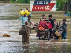 जलस्तर बढ़ने से उफना रही गंगा, यूपी के कई इलाकों में बाढ़ का खतरा आबादी क्षेत्र में पहुंचा पानी